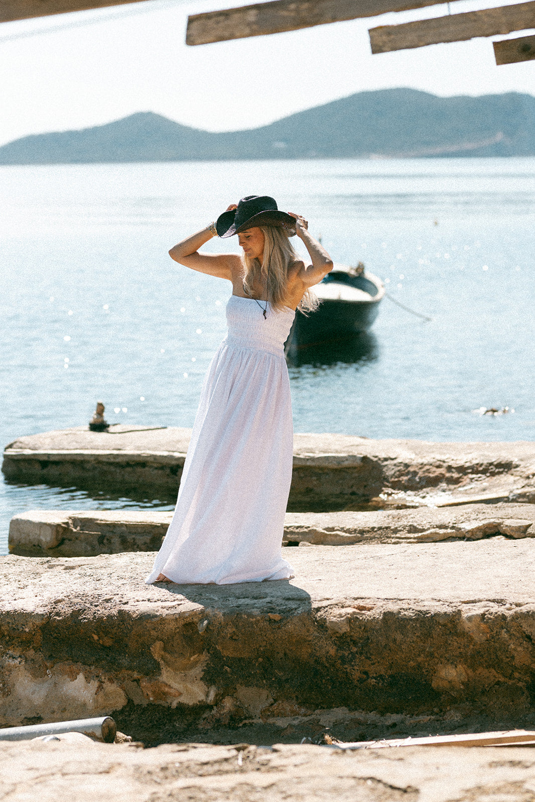 Strapless dress White